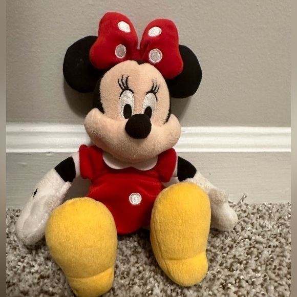 Minnie Mouse - Picture 1 of 4